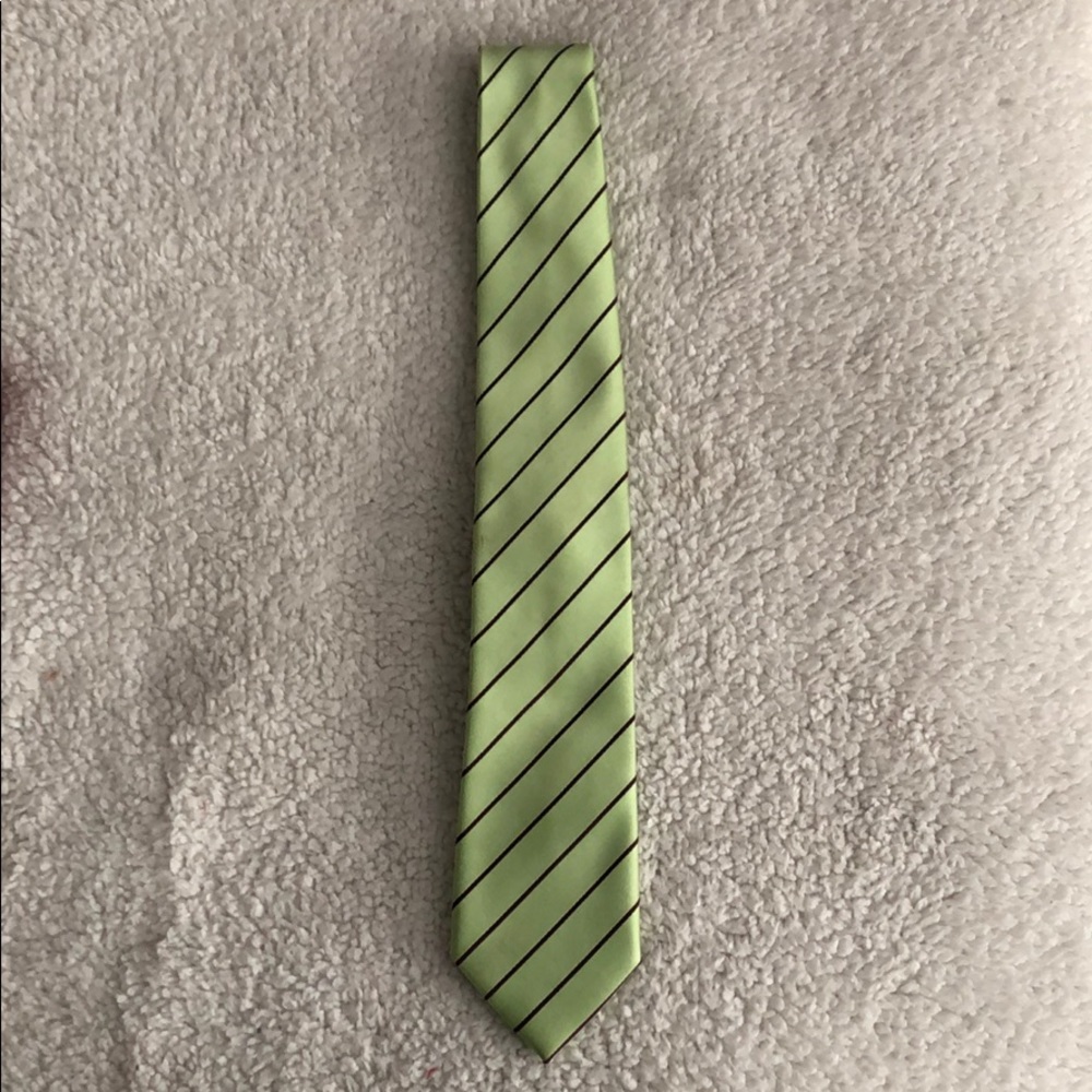 Green and Purple Tie. No Stains. Great Condition